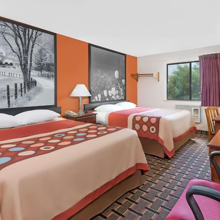 Super 8 By Wyndham Kent/Akron Area Екстер'єр фото