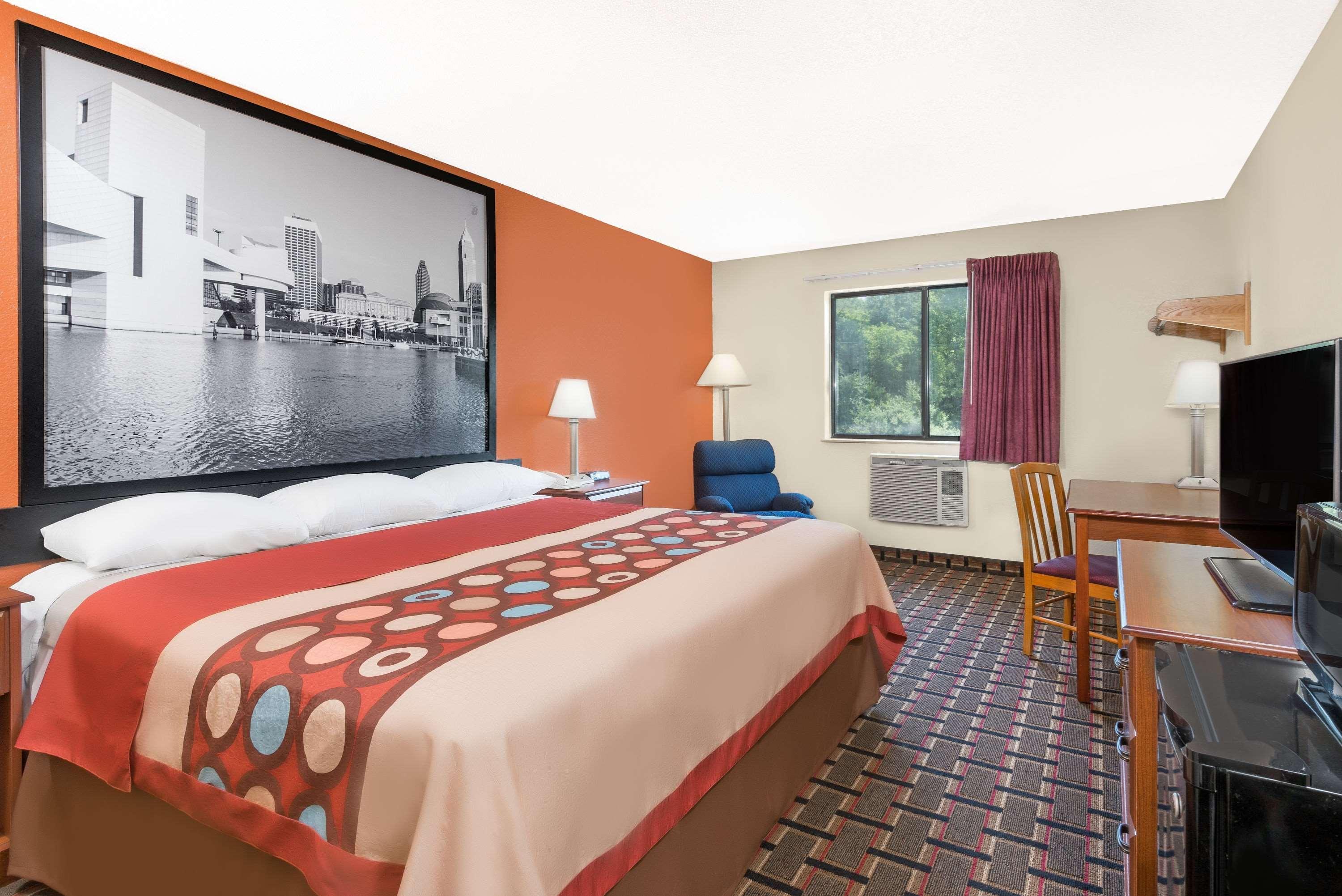 Super 8 By Wyndham Kent/Akron Area Екстер'єр фото