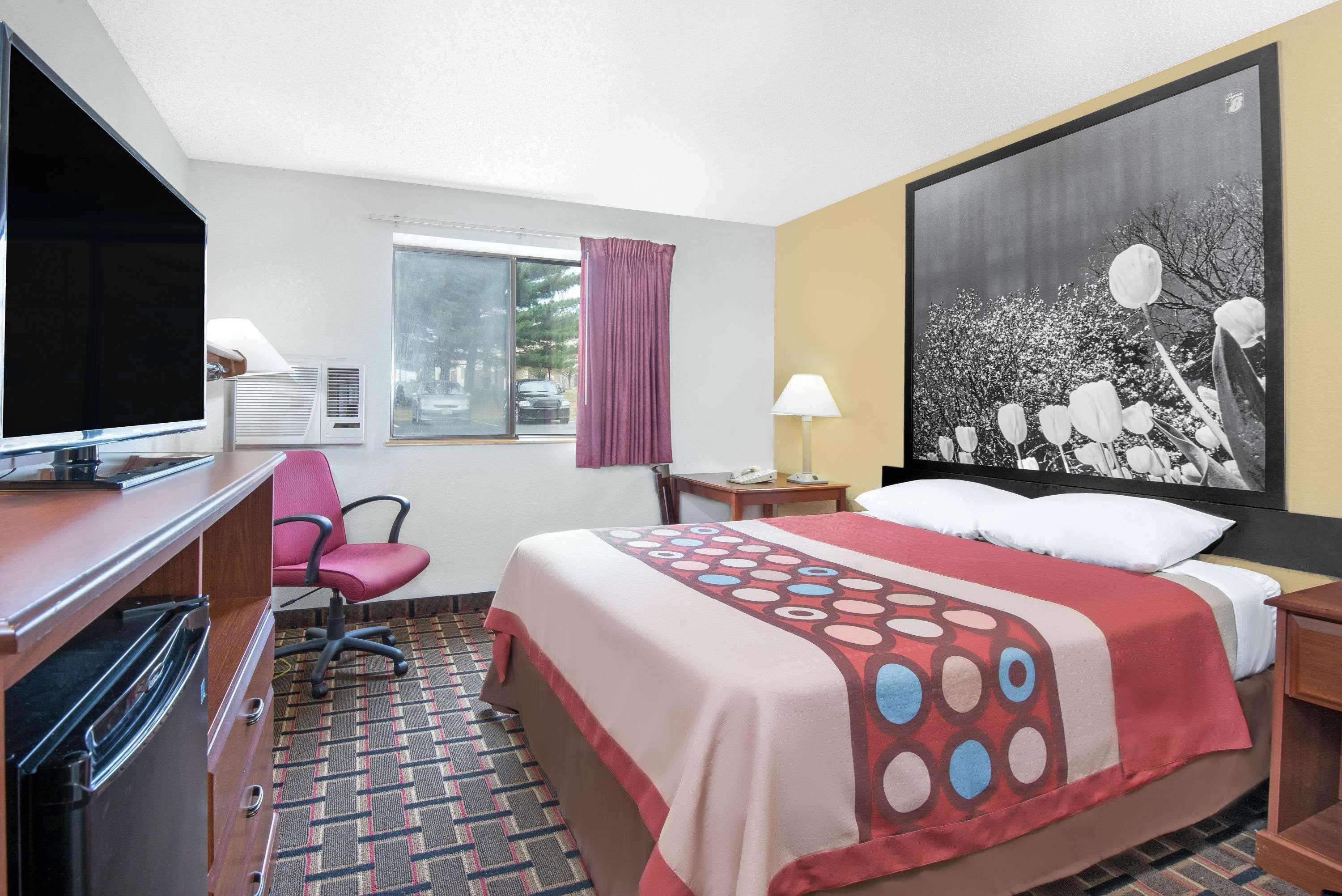 Super 8 By Wyndham Kent/Akron Area Екстер'єр фото